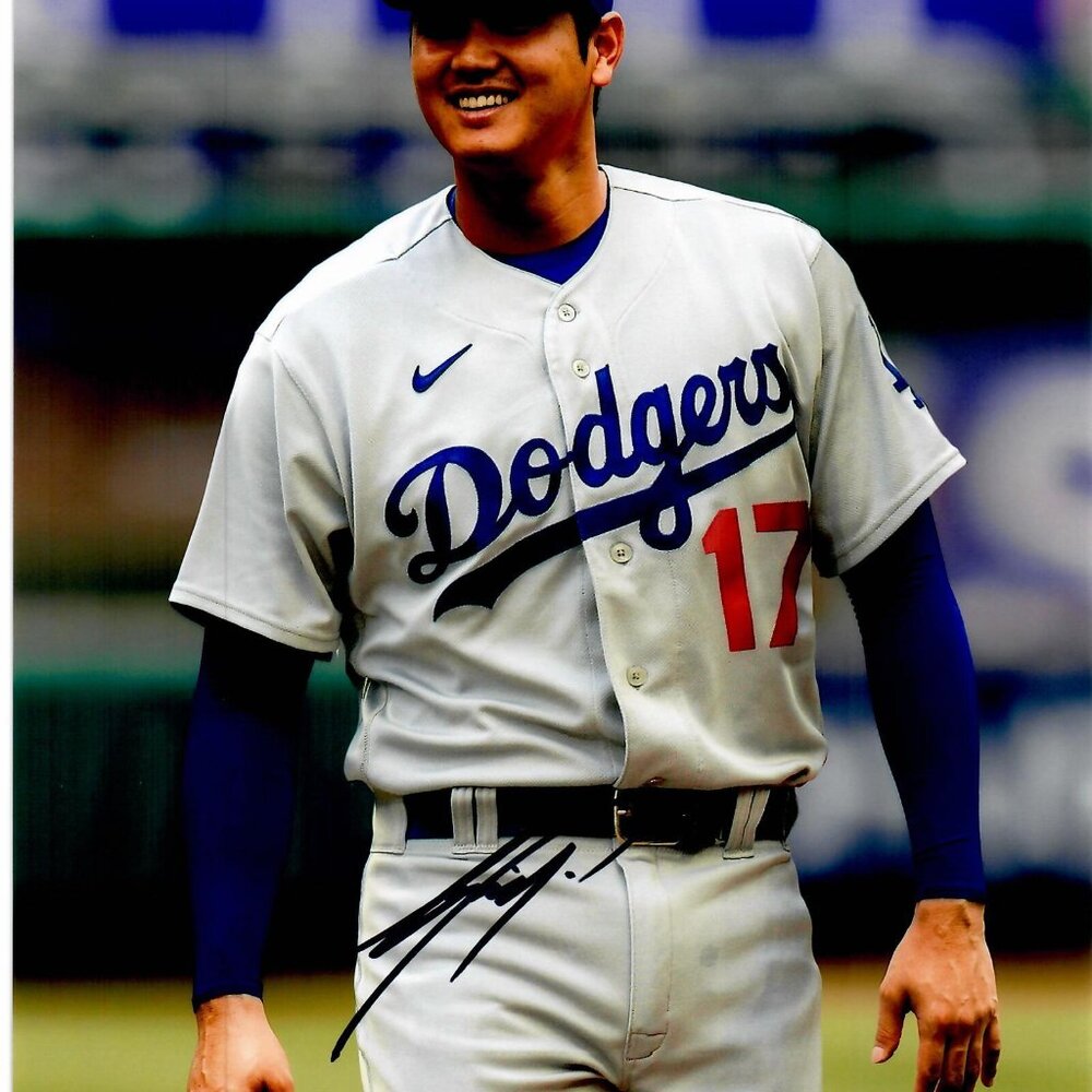Shohei Otani Los Angeles Dodgers Baseball Team Pitcher MLB Signed 8X10 Photo